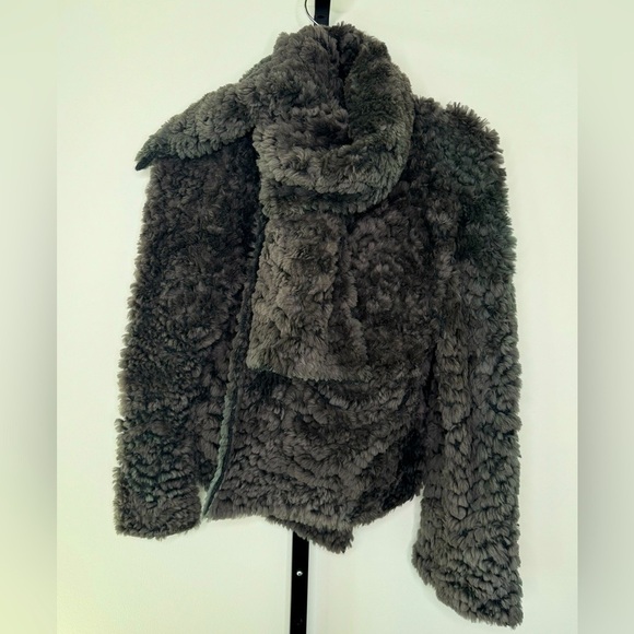 Fendi Beaver Fur Biker Jacket – Pure Luxury & Elegance, Size IT 42 (US 6-8) - Picture 2 of 6